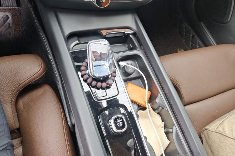 Used Volvo S60 2025 B4 Zhiyuan Luxury Edition Gear Lever