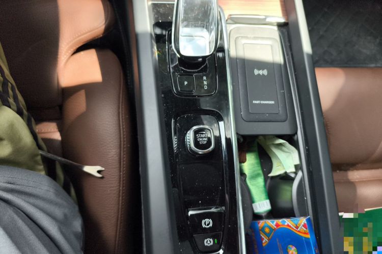 Used Volvo S60 2025 B4 Zhiyuan Luxury Edition Gear Lever