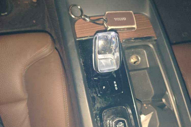 Used Volvo S60 2025 B4 Zhiyuan Luxury Edition Gear Lever