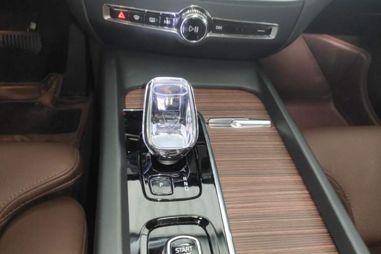 Used Volvo S60 2025 B4 Zhiyuan Luxury Edition Gear Lever