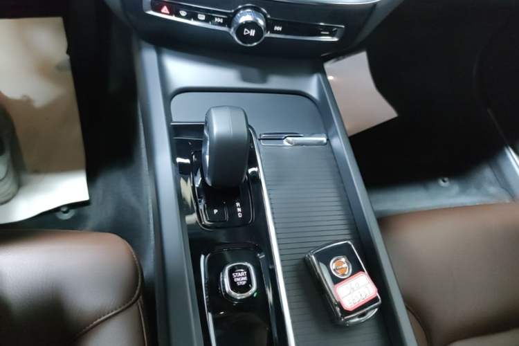 Used Volvo S60 2025 B4 Zhiyi Luxury Edition Gear Lever
