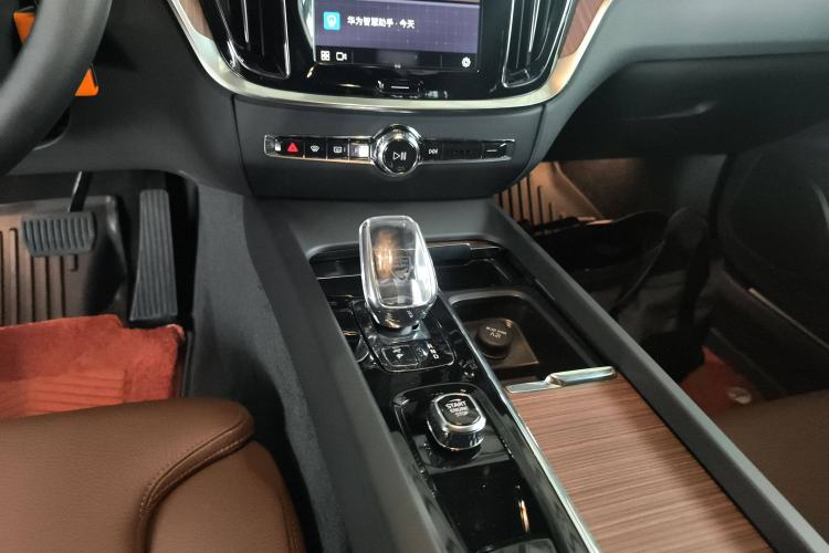 Used Volvo S60 2025 B4 Zhiyuan Luxury Edition Gear Lever