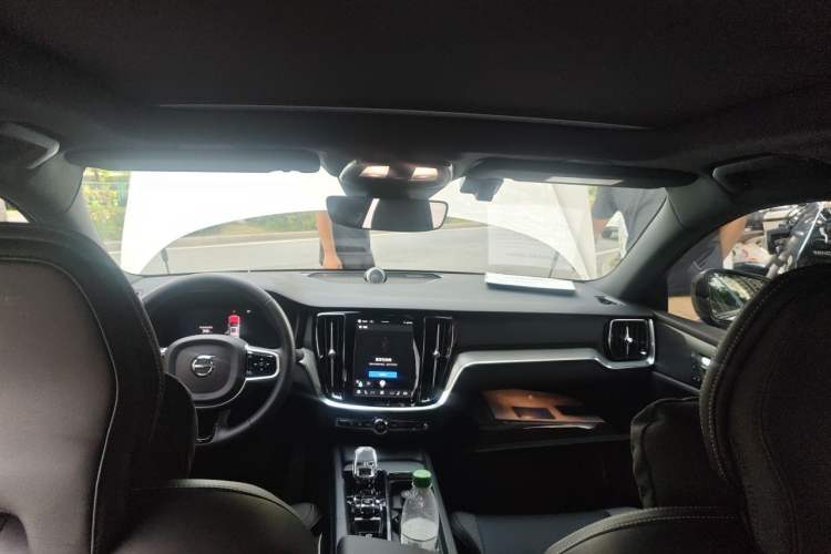 Used Volvo S60 2025 B4 Zhiyuan Sport Edition Headliner