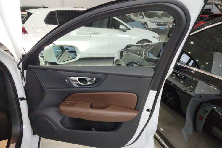 Used Volvo S60 2025 B4 Zhiyi Luxury Edition Interior 2