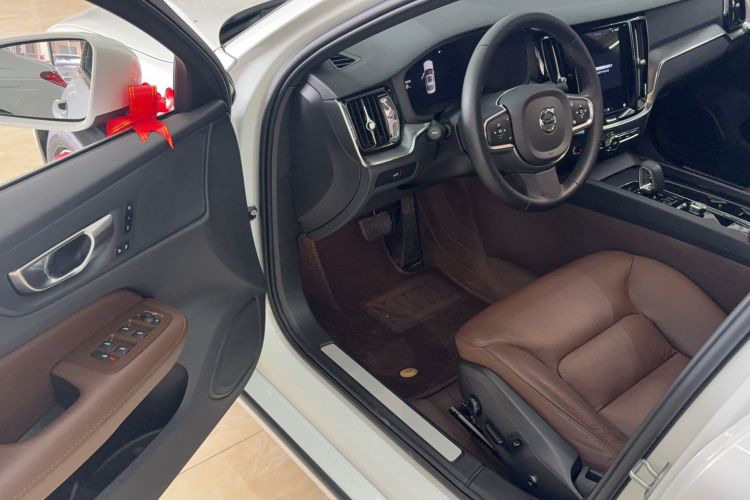 Used Volvo S60 2025 B4 Zhiyi Luxury Edition Interior 2
