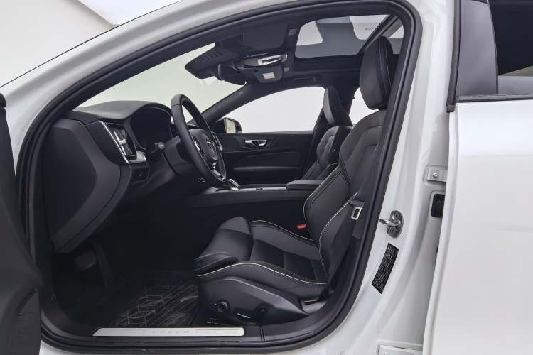 Used Volvo S60 2025 B4 Zhiyuan Sport Edition Interior 2
