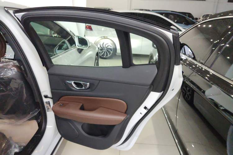 Used Volvo S60 2025 B4 Zhiyi Luxury Edition Interior 3