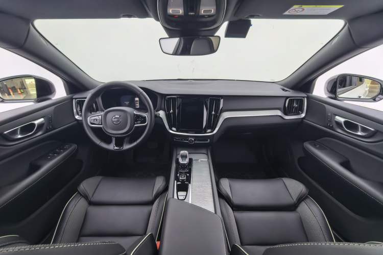 Used Volvo S60 2025 B4 Zhiyuan Sport Edition Interior 3