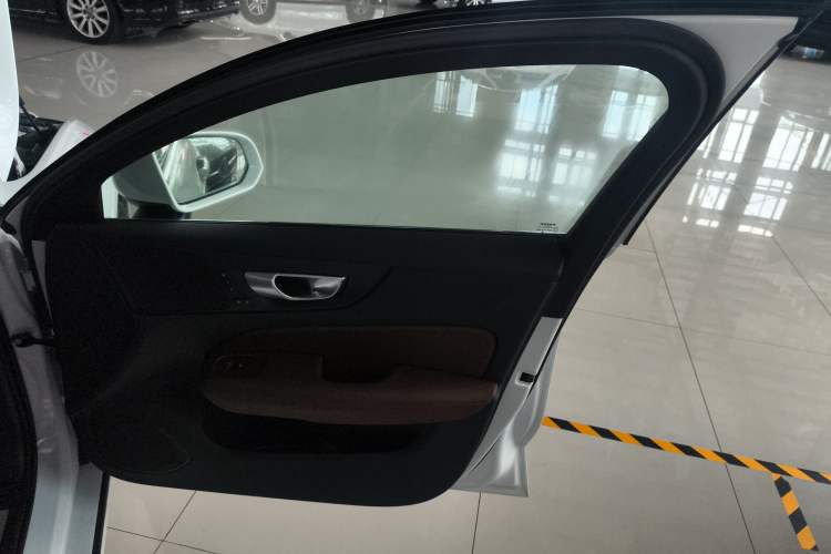 Used Volvo S60 2025 B4 Zhiyuan Luxury Edition Interior 5