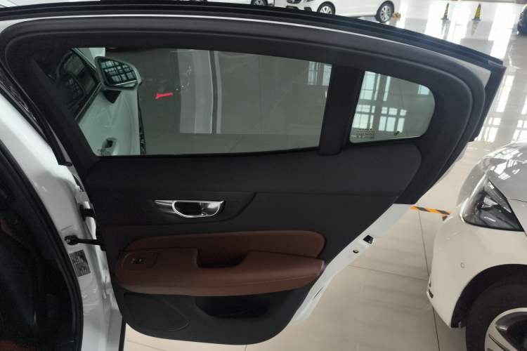 Used Volvo S60 2025 B4 Zhiyuan Luxury Edition Interior 6