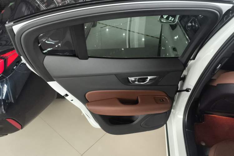 Used Volvo S60 2025 B4 Zhiyuan Luxury Edition Interior 8