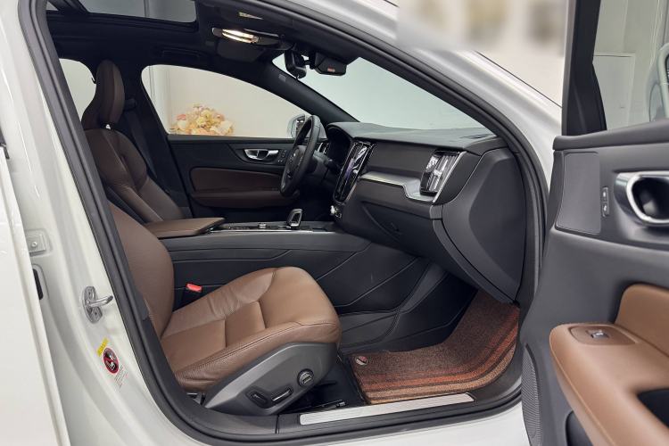 Used Volvo S60 2025 B4 Zhiyi Luxury Edition Interior 9