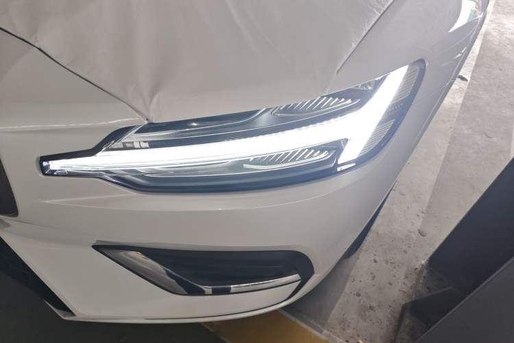 Used Volvo S60 2025 B4 Zhiyuan Luxury Edition Left Front Headlight