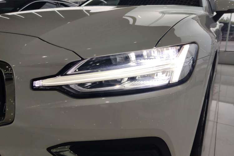 Used Volvo S60 2025 B4 Zhiyi Luxury Edition Left Front Headlight
