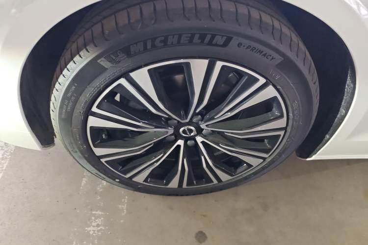 Used Volvo S60 2025 B4 Zhiyuan Luxury Edition Left Front Wheel Hub