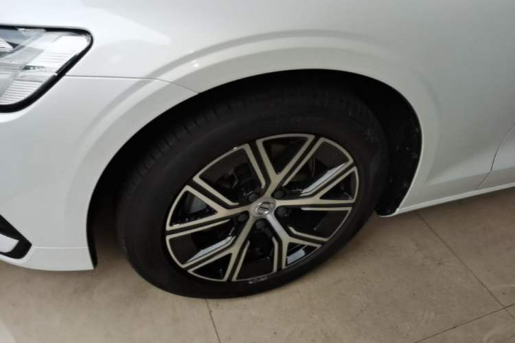 Used Volvo S60 2025 B4 Zhiyi Luxury Edition Left Front Wheel Hub