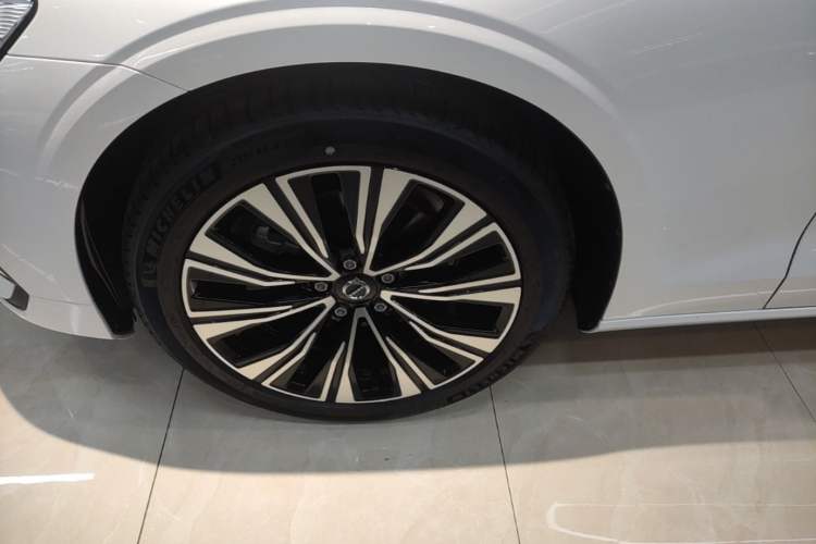Used Volvo S60 2025 B4 Zhiyuan Luxury Edition Left Front Wheel Hub