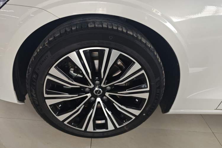 Used Volvo S60 2025 B4 Zhiyuan Luxury Edition Left Front Wheel Hub