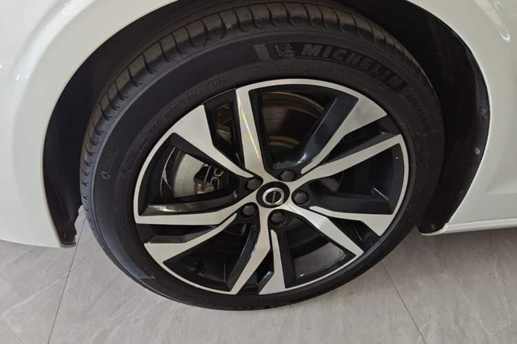 Used Volvo S60 2025 B5 Zhiya Sport Edition Left Front Wheel Hub