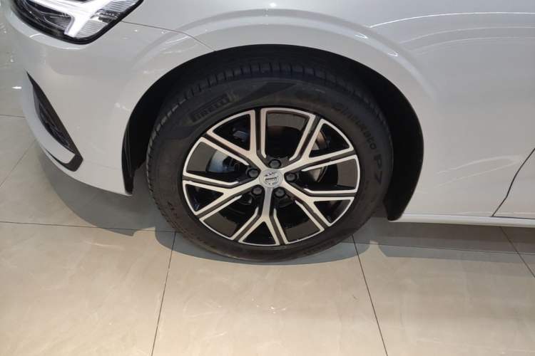 Used Volvo S60 2025 B4 Zhiyi Luxury Edition Left Front Wheel Hub