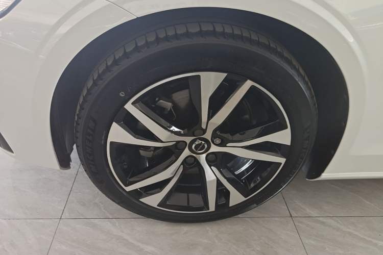 Used Volvo S60 2025 B5 Zhiya Sport Edition Left Front Wheel Hub