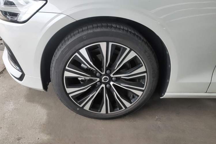 Used Volvo S60 2025 B4 Zhiyuan Luxury Edition Left Front Wheel Hub