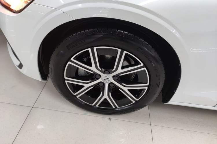Used Volvo S60 2025 B4 Zhiyi Luxury Edition Left Front Wheel Hub