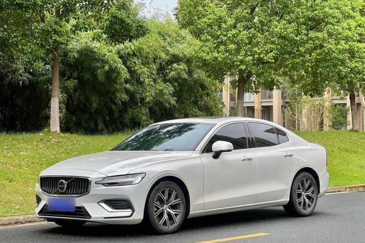 Volvo S60 2025 B4 Zhiyi Luxury Edition