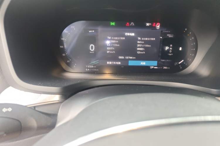 Used Volvo S60 2025 B4 Zhiyuan Sport Edition Odometer Close Up