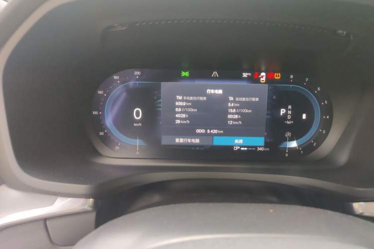 Used Volvo S60 2025 B4 Zhiyi Luxury Edition Odometer Close Up