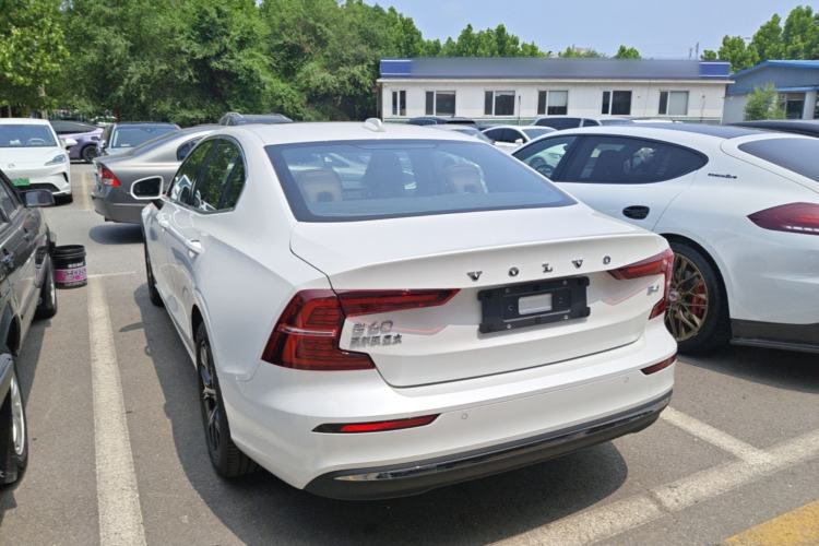Used Volvo S60 2025 B4 Zhiyi Luxury Edition Rear Left 45 Deg