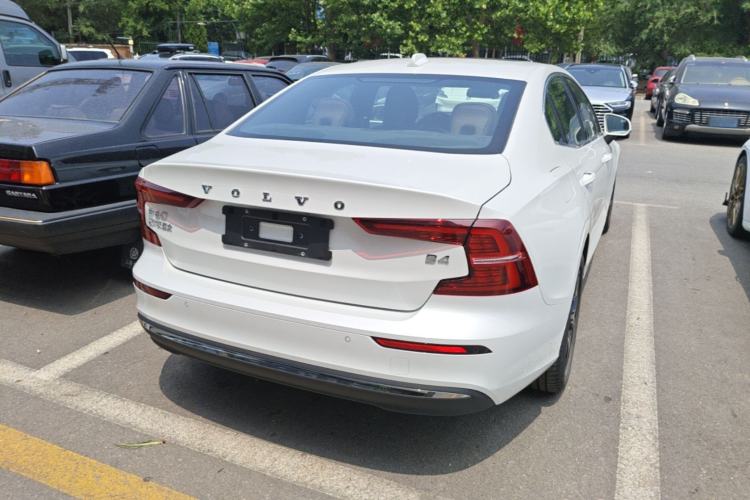 Used Volvo S60 2025 B4 Zhiyi Luxury Edition Rear Right 45 Deg