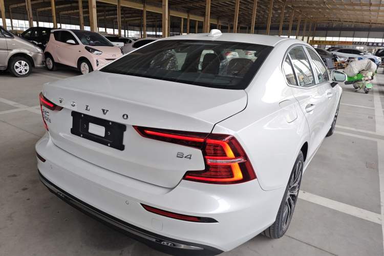 Used Volvo S60 2025 B4 Zhiyuan Luxury Edition Rear Right 45 Deg