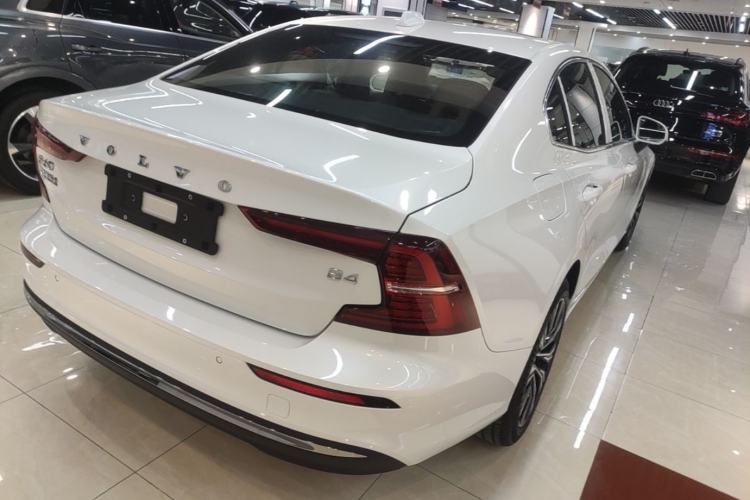 Used Volvo S60 2025 B4 Zhiyuan Luxury Edition Rear Right 45 Deg