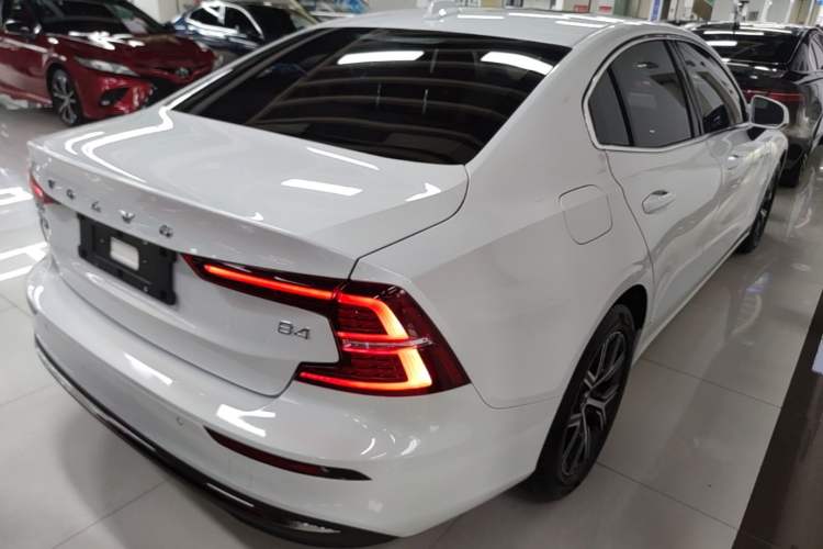 Used Volvo S60 2025 B4 Zhiyi Luxury Edition Rear Right 45 Deg