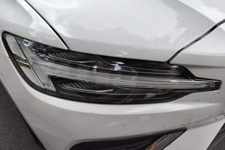 Used Volvo S60 2025 B4 Zhiyuan Luxury Edition Right Front Headlight
