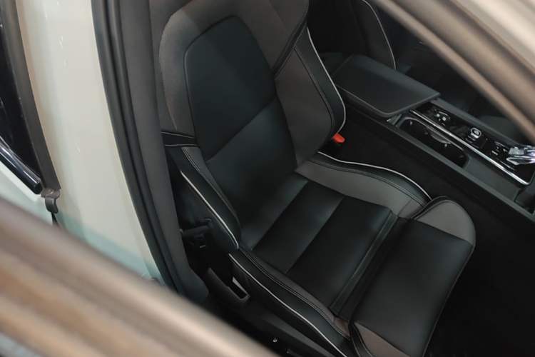 Used Volvo S60 2025 B5 Zhiya Sport Edition Right Front Seat