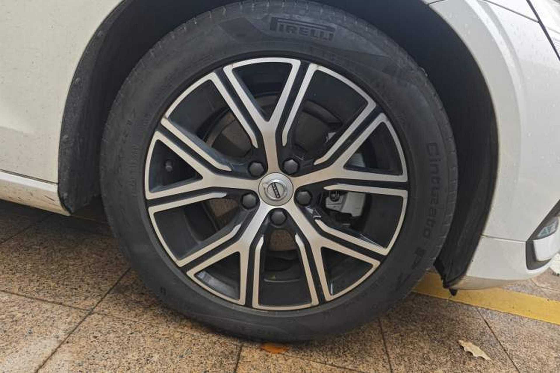 Used Volvo S60 2025 B4 Zhiyi Luxury Edition Right Front Wheel Hub