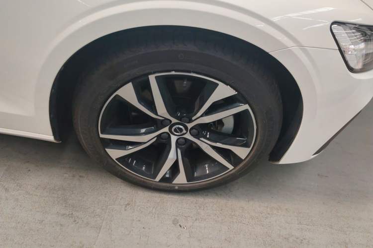 Used Volvo S60 2025 B5 Zhiya Sport Edition Right Front Wheel Hub