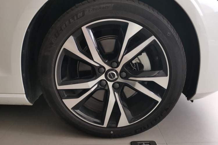 Used Volvo S60 2025 B5 Zhiya Sport Edition Right Front Wheel Hub