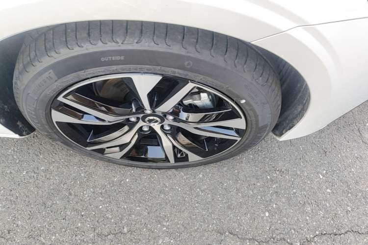 Used Volvo S60 2025 B4 Zhiyuan Sport Edition Right Front Wheel Hub