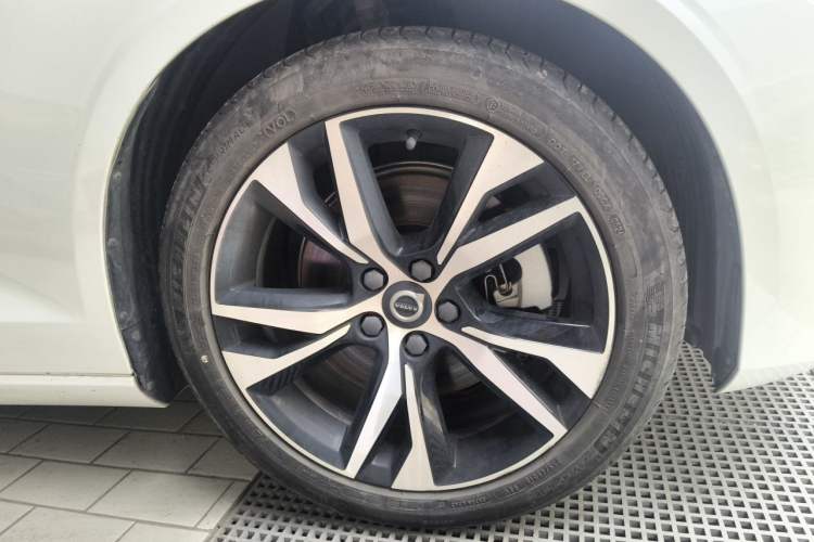 Used Volvo S60 2025 B5 Zhiya Sport Edition Right Front Wheel Hub