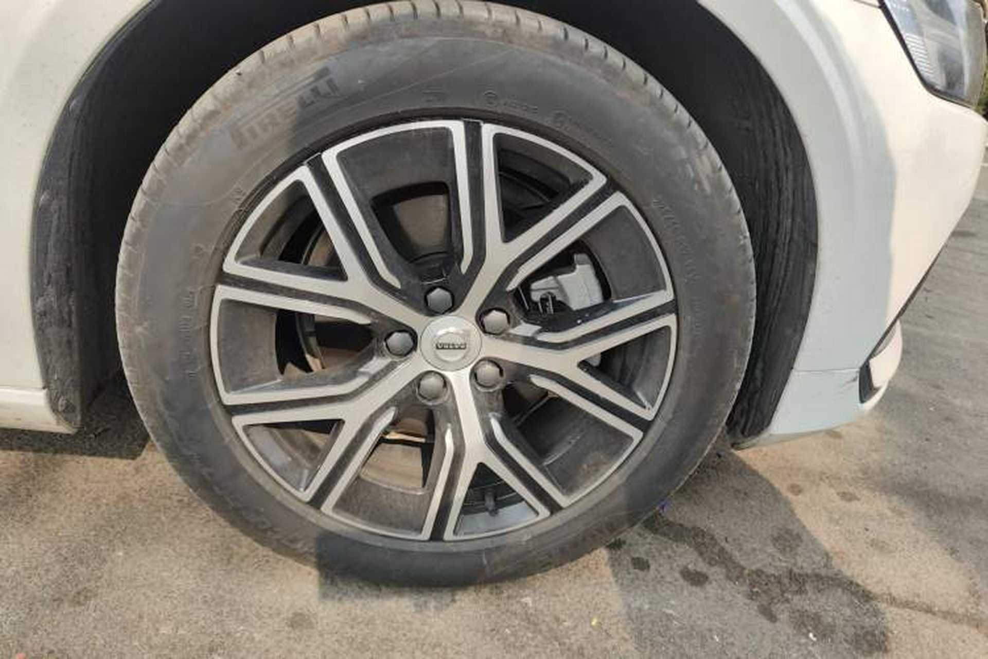Used Volvo S60 2025 B4 Zhiyi Luxury Edition Right Front Wheel Hub