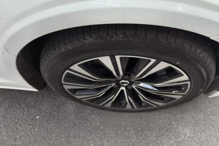 Used Volvo S60 2025 B4 Zhiyuan Luxury Edition Right Front Wheel Hub