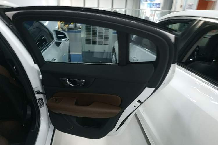 Used Volvo S60 2025 B4 Zhiyuan Luxury Edition Right Rear Door Interior