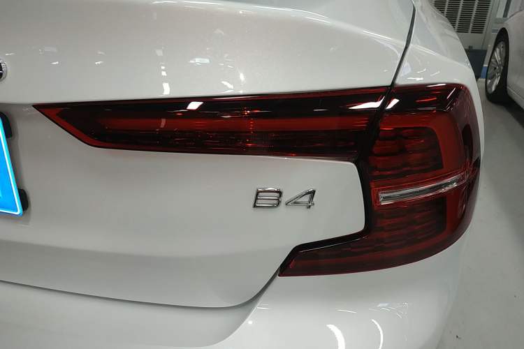 Used Volvo S60 2025 B4 Zhiyuan Luxury Edition Right Rear Taillight