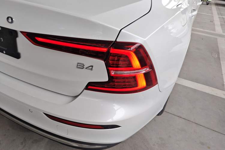 Used Volvo S60 2025 B4 Zhiyuan Luxury Edition Right Rear Taillight