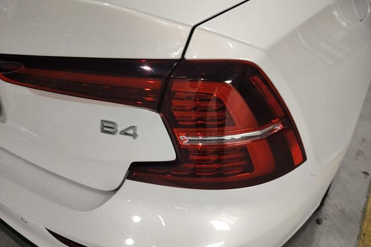 Used Volvo S60 2025 B4 Zhiyi Luxury Edition Right Rear Taillight