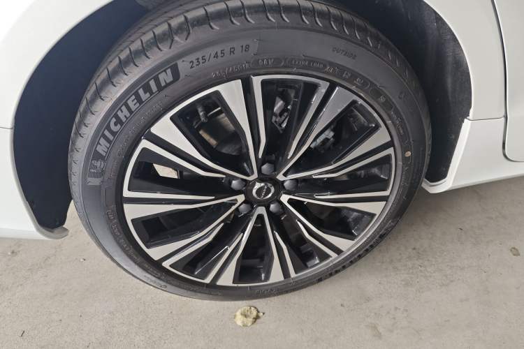 Used Volvo S60 2025 B4 Zhiyuan Luxury Edition Right Rear Wheel Hub