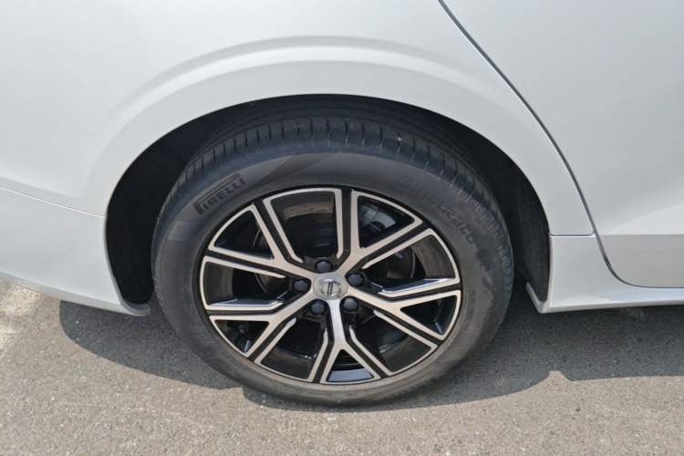 Used Volvo S60 2025 B4 Zhiyi Luxury Edition Right Rear Wheel Hub